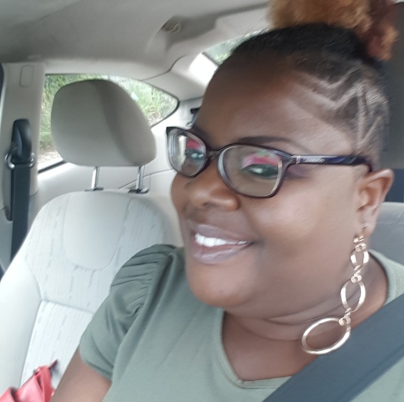 Meet your Posher, Brenda - Picture 7 of 8